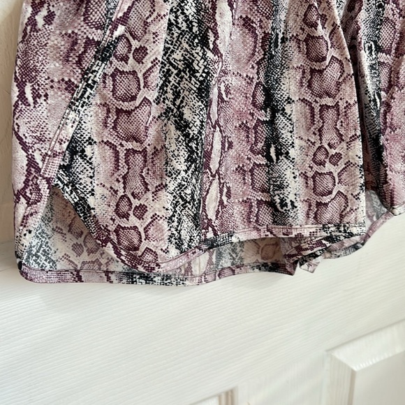 NEW NWT FREE PEOPLE Movement The Way Home Printed Shorts Anaconda Venom SIZE XS - Picture 8 of 10
